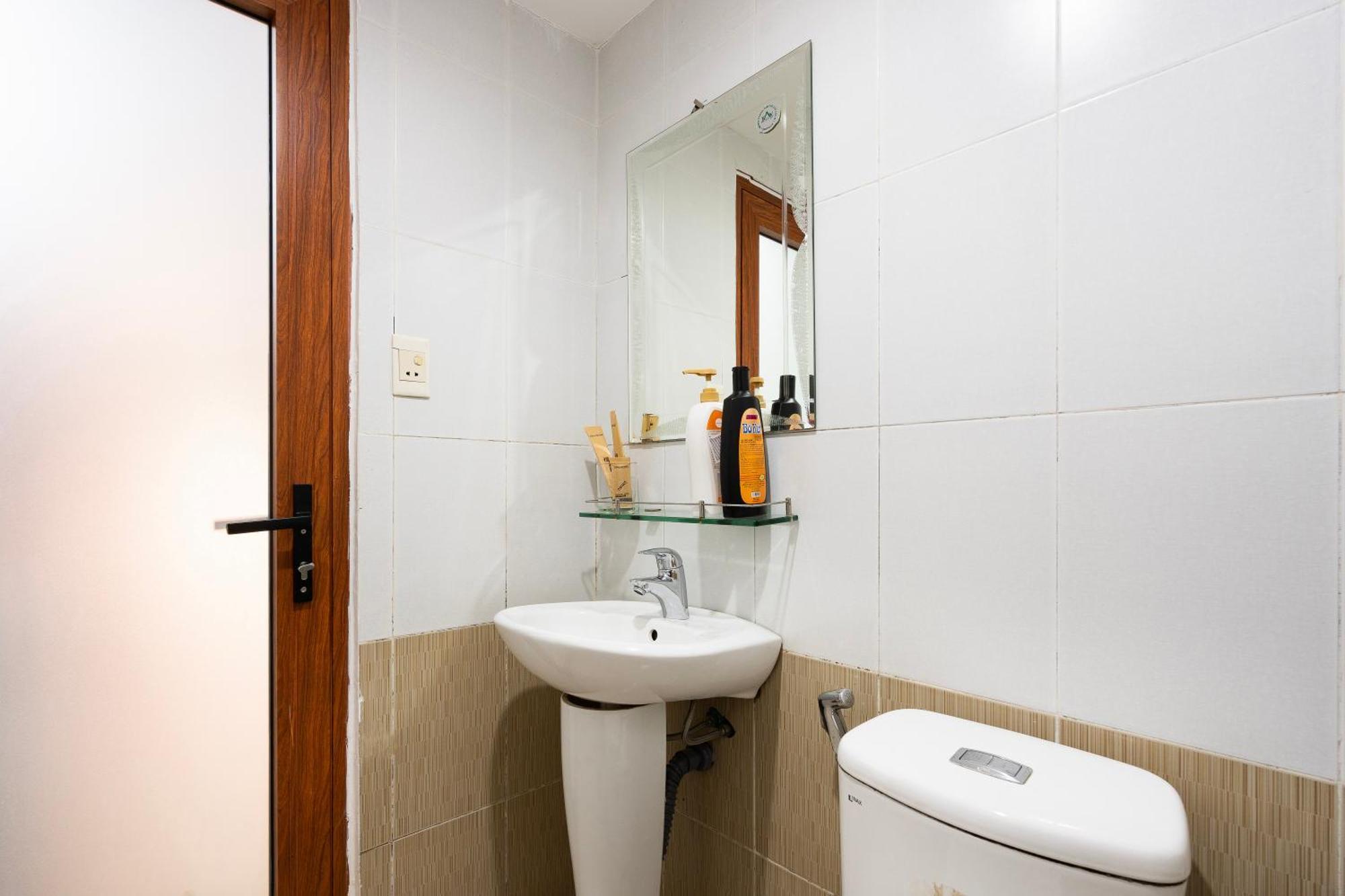 Homestay Nina Home- De Tham Street, D1 *