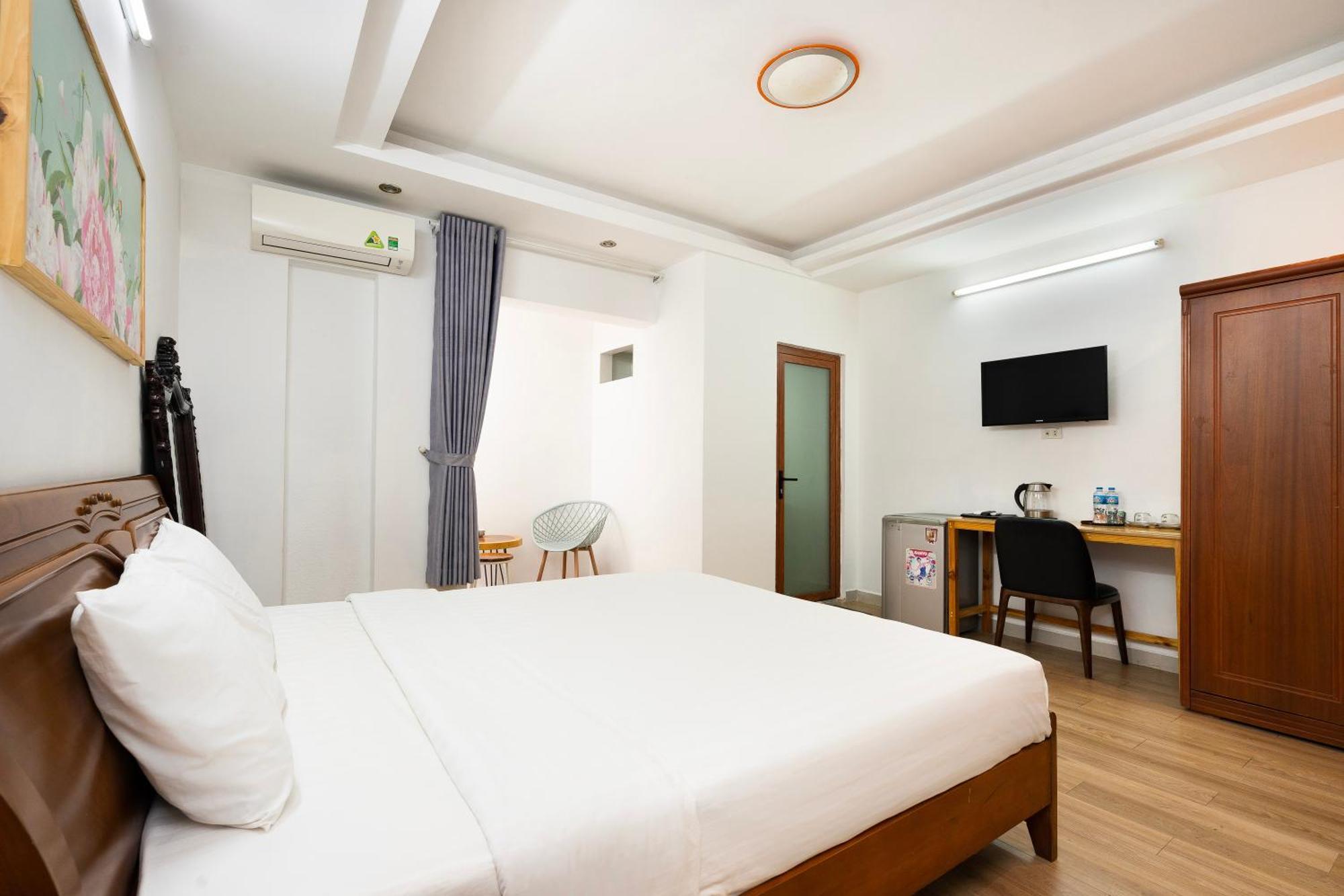 Homestay Nina Home- De Tham Street, D1 *
